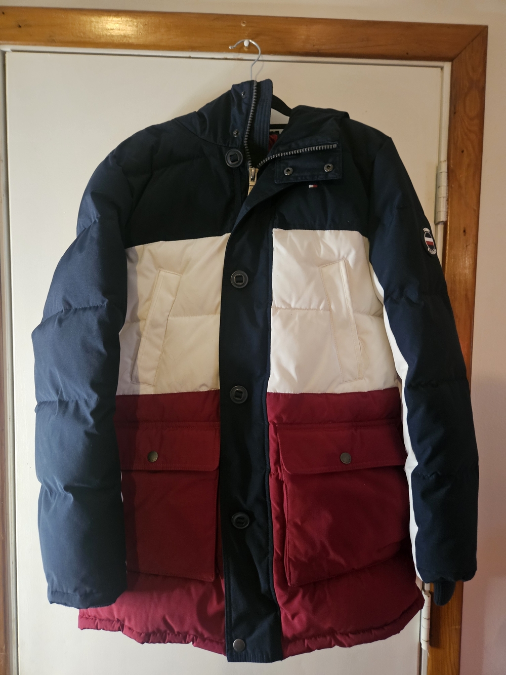 Tommy Hilfiger Men’s Navy White Burgundy Colorblock Puffer Coat